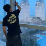 Hơn 2 nghìn mét kính được dán film cẩn thận, tòa FPT nay đã có một không gian làm việc mát mẻ, hiện đại