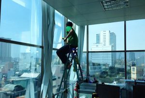 giấy dán kính chống nắng