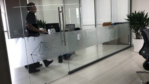 decal mờ văn phòng