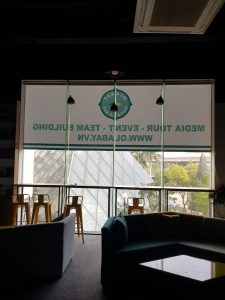decal dán kính văn phòng