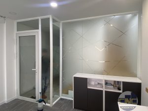 Dán kính mờ tiệm cafe