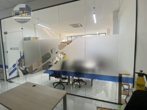Thiết kế dán kính mờ văn phòng